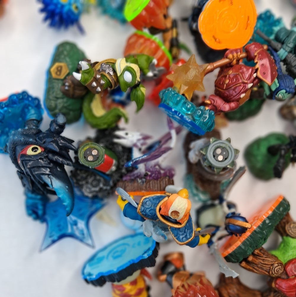 Lot of 41 Assorted Activision Skylanders Giants Collectible Action Figures Toy